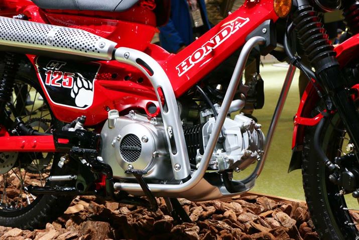 �G���W����ی삷�邽�߂ɁA���ӂɂ͊�䂻���ȃX�L�b�h�v���[�g�𑕔�