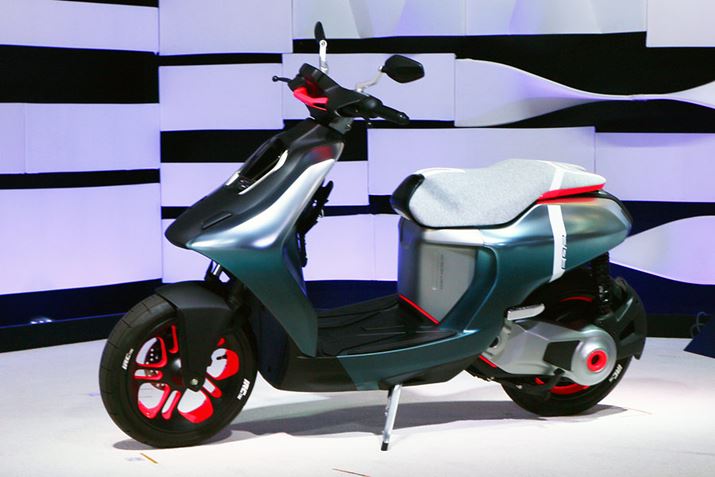 50cc�N���X�Ɠ����̏o�͂���������uE02�v�B���E���̃o�b�e���[�𓋍�