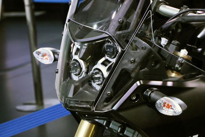 LED���g�����t�����g���C�g�̑��`�͂��Ȃ薢���I�ł���������