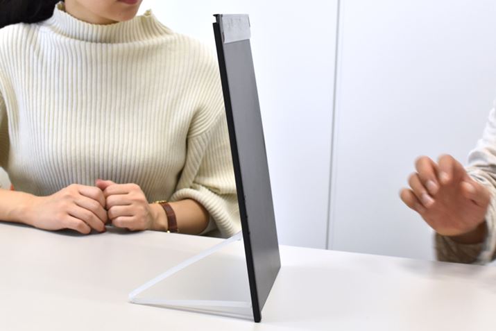 łpx傫80°ɃZbgԁBꂭ炢fXNgbvPC̃j^[Ƃ傤Ǎpx