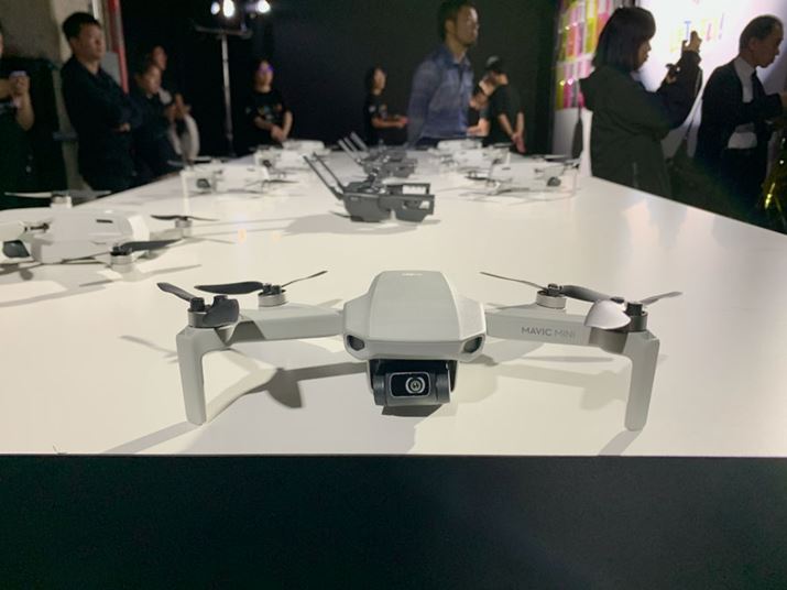 DJIuMavic Miniv̓WR[i[