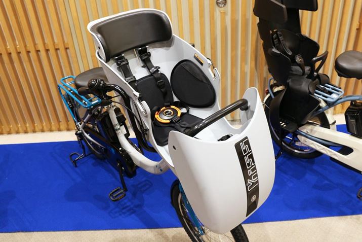 uRN[[v͂̂悤ɑ傫J܂