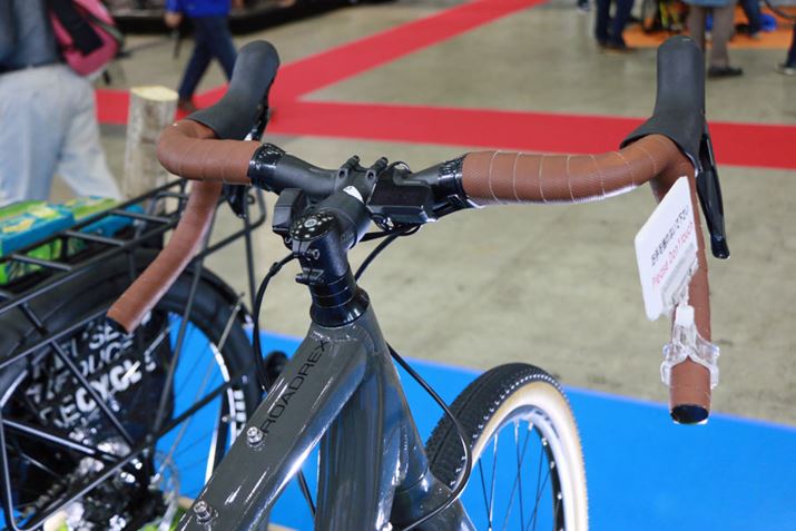 hbvnhAʒuȂ悤Ƀj[NȌ`ƂȂĂ