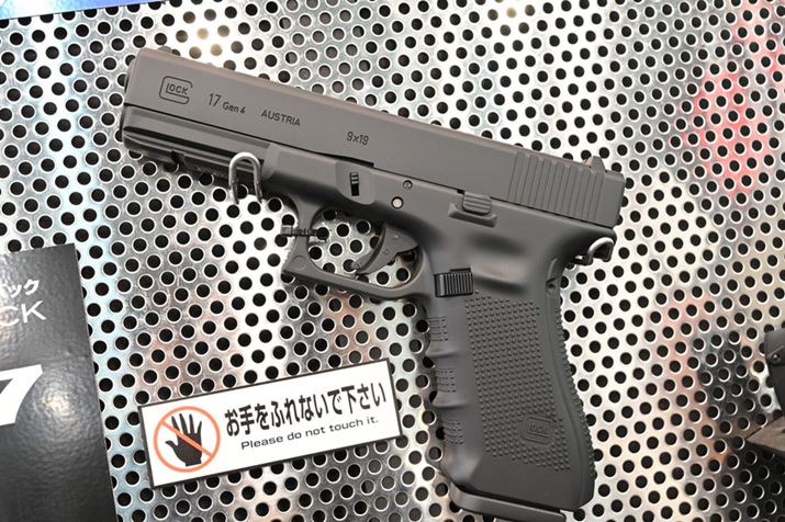 J́uGLOCK 17 Gen4vBЏ̑4ObN