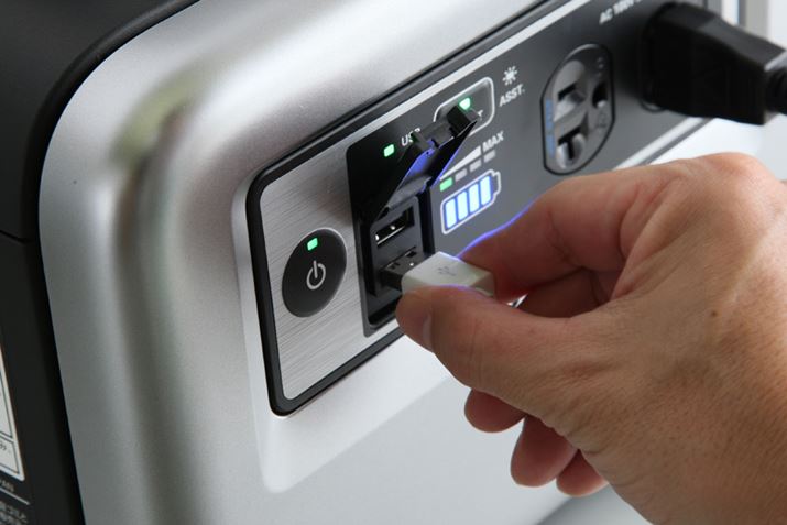 USB|[gĂAX}zȂǂ̃|[^u@yUSB[dł