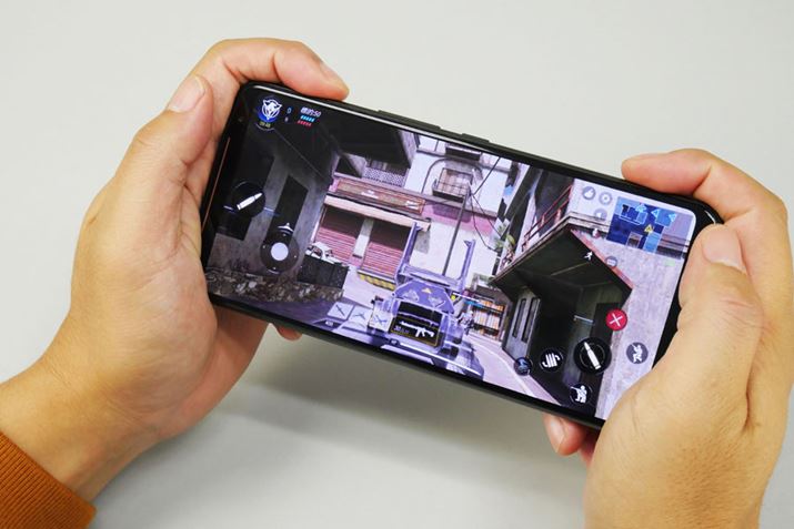 Q[ŗDŊJꂽASUSuROG Phone 2v