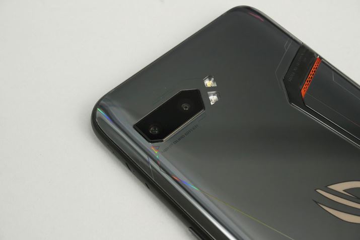 4800f/F1.79̕WJ1300f/F2.4̒LpJō\郁CJ