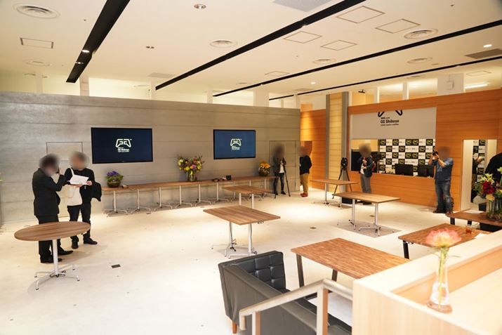 LXƂXɂ͂ƂɃj^[AȂX|[cJtF̂悤