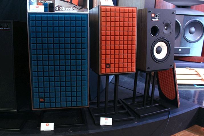 L100 ClassicijƁAL82 Classici^񒆁EEjׂƂBȂ菬^̂킩