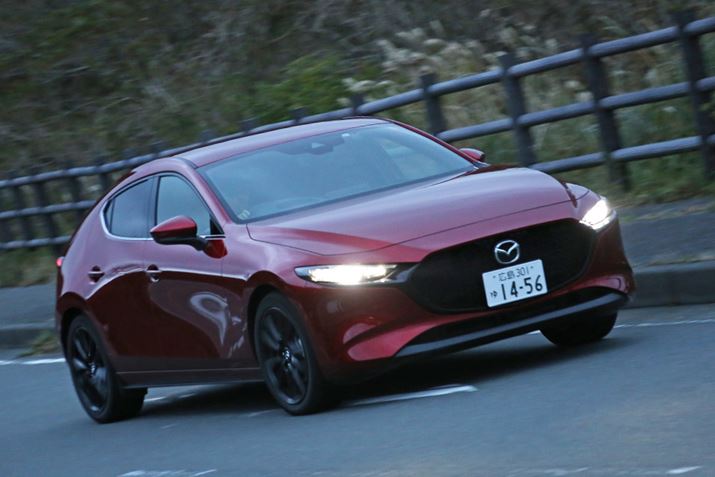SKYACTIV-XGW𓋍ڂuMAZDA3v6MTԂ̎C[W