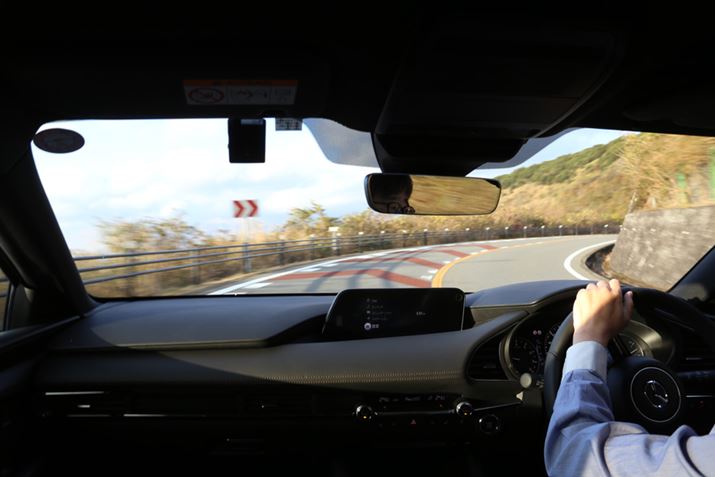 SKYACTIV-XGW𓋍ڂuMAZDA3v6ATԂ̎C[W