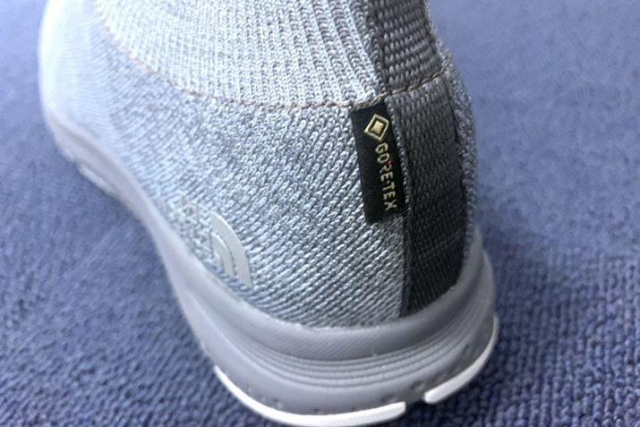 uGORE-TEX INVISIBLE FITuvAbp[ɒڐڒBh@\ɉKȗSnvX