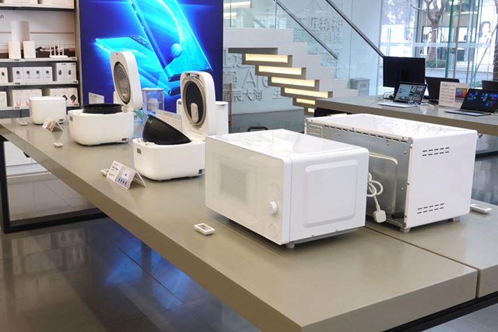 �u����Ǖi�^MUJI�v�u�����h���v���o���X�^�C���b�V���ȃz���C�g�̐F���������̒����Ɠd