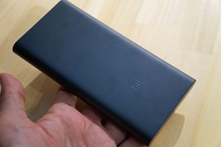 �e��10,000mAh�̃��o�C���o�b�e���[�uMi �p���[�o���N3�v�B�ő�o�͂�18W��1,899�~