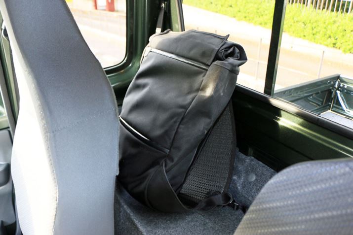 ���Ȃ݂ɁA�V�[�g����̃X�y�[�X�ɂ͉ו���u���Ă������Ƃ��ł���