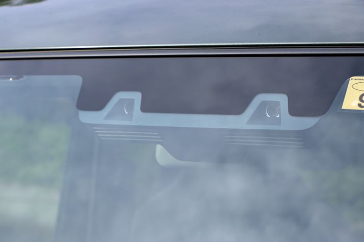 �t�����g�ɂ̓f���A���J�����𑕔����A�y�g���ł���Ȃ�����������S�����m��