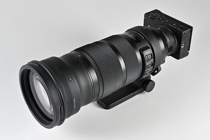 EF}Eg̊JF2.8ʂ̖]Y[Y120-300mm F2.8 DG OS HSM𑕒C[WiMC-21gpj