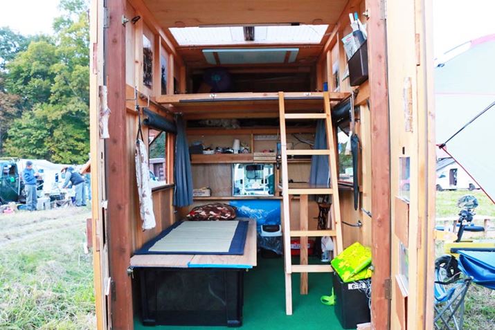 2K\̎B1KɃxbhݒuĂ邪AtgłQ