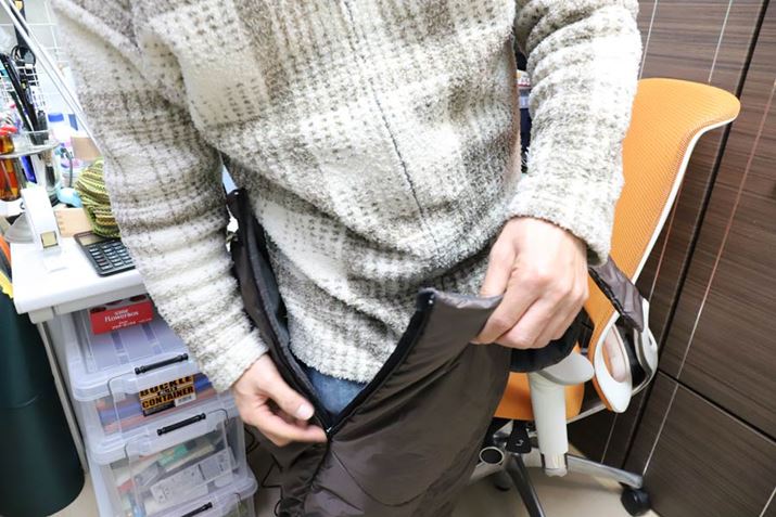 t@Xi[~낷Ƃő傫ĴŁAE̓N