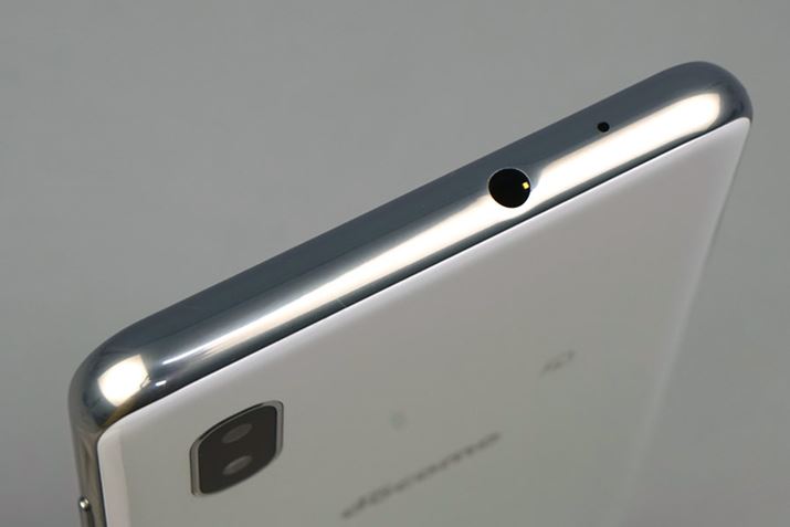 �{�f�B��ʂɂ̓w�b�h�z���[�q���z�u����Ă���