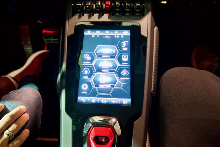 ^]ȉEeɂRg[plAmazonuAlexavAg