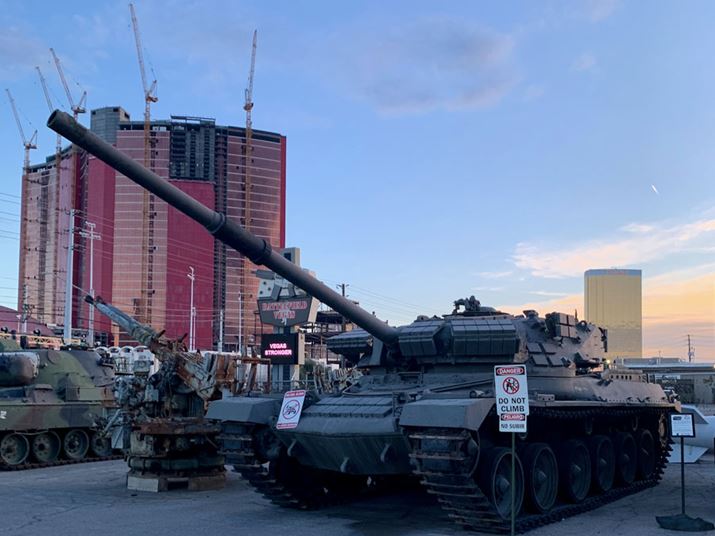 {̐ԂsXnɒ郆j[NȌiB܂ł͖œłAʐ^Be\ł