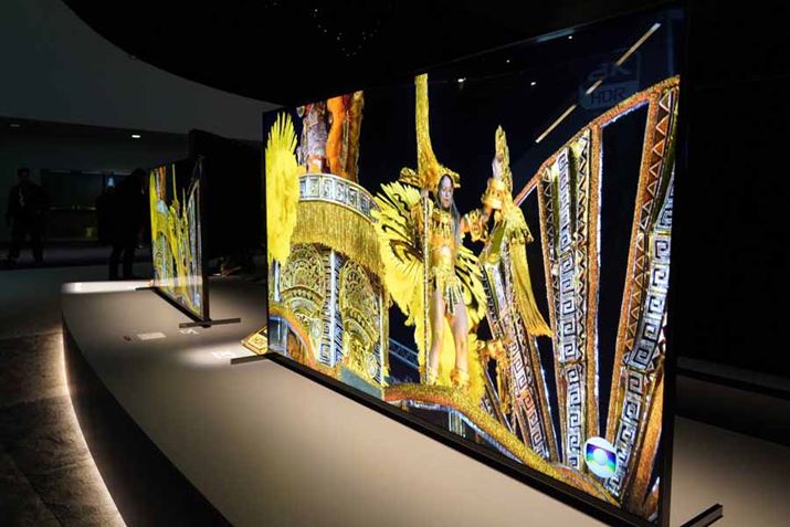 8KteruBRAVIA Z8HvV[Y