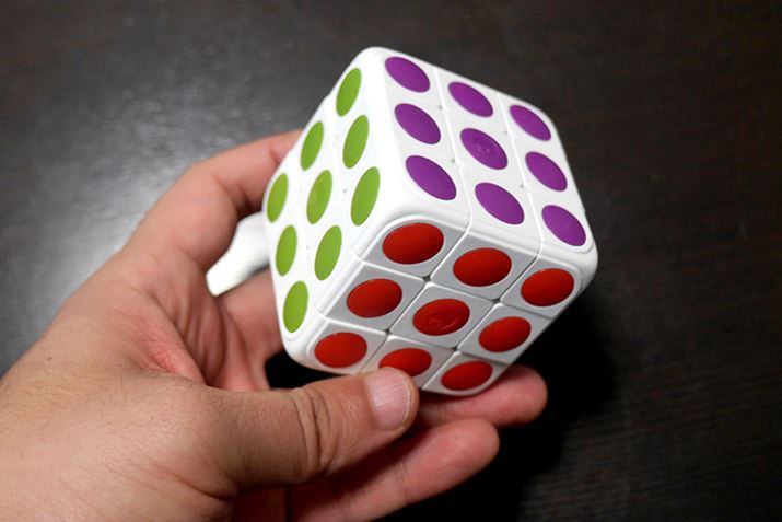 ڂ́AƃfUCɓ̂Aʂ̃L[u^pY