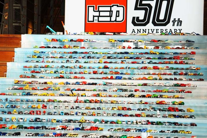 ug~J 50NLҔ\vł́A1,050Ԏ̗g~JWĂ܂