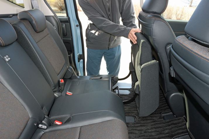 WJ́A܂Aʂ𕂂AOɗĂ邱ƂX^[g