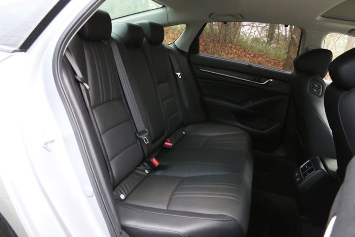 AV[ǵAzC[x[X55mmL΂Ă邱ƂőԂ70mmAGԂ50mmg債Ă