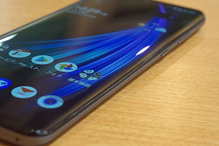 ȖʃfBXvC̗pA肪鑤ʕ̔oĂ