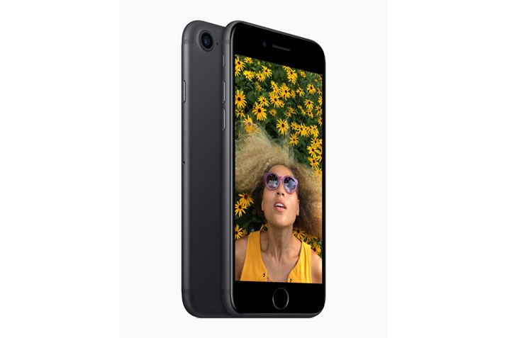 2016�N�o��́uiPhone 7�v�̓T�u�u�����h�̃��C���o�C����UQ mobile����舵���Ă��܂�