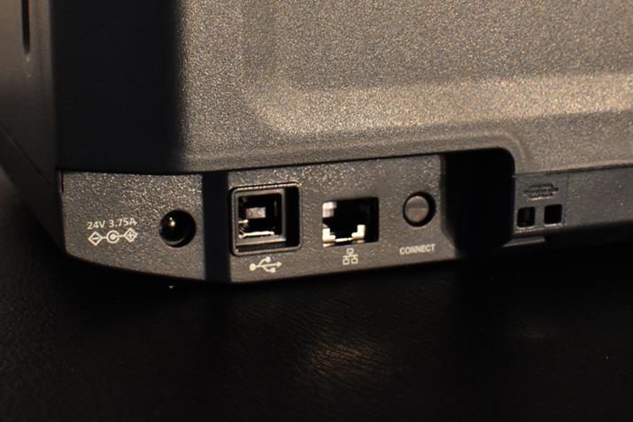 {̔wʂ̃C^[tFCXɂUSB|[gLLAN|[gڂBd́AtACA_v^[gp