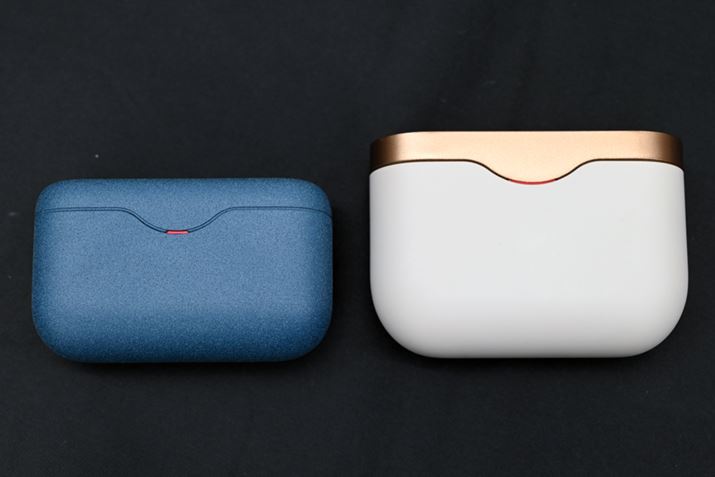 uWF-H800viʐ^jƁuWF-1000XM3viʐ^Ej̐pP[X̑傫rƂ