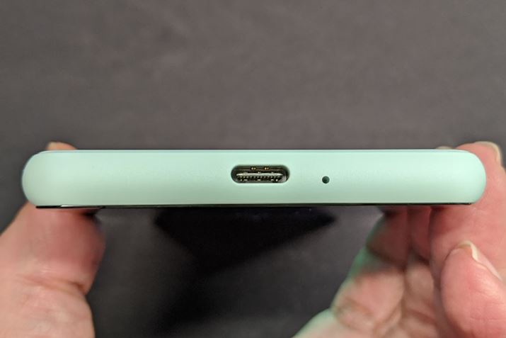 {fBʂɂUSB Type-C|[g