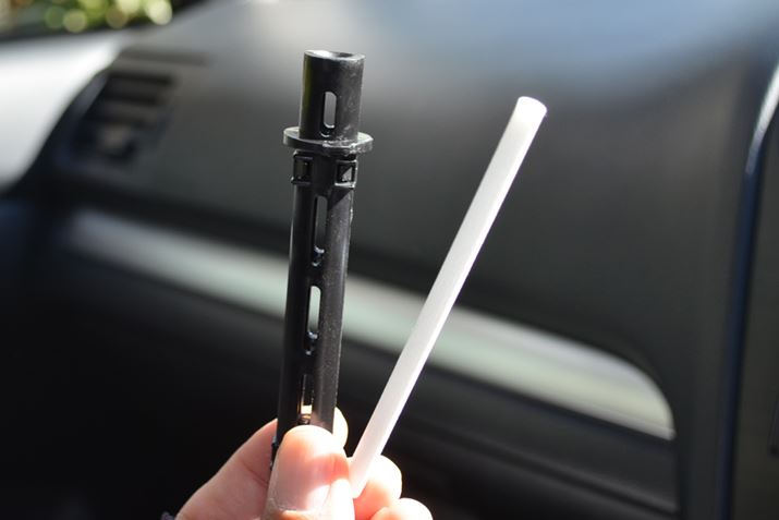 ̔c͏Օî悤ŁA\ɂP{tĂAւiĂ܂