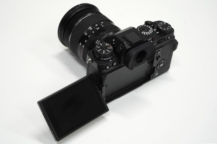 1^ԂX-TV[YƂĂ͏߂ăoAOtj^[𓋍ځB RfWuX100Vṽ`gtƓ悤ȍl̃fUCŁAj^[[ɂtbgȌ`ɂȂ悤Ƀj^[wʂƒʂɎ܂\B s}`ɂȂĂ