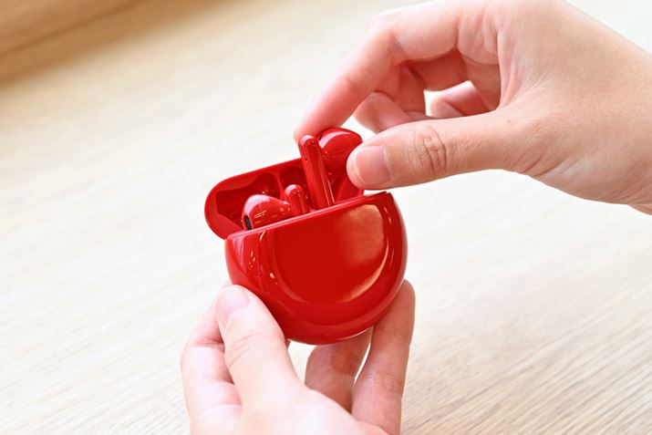 pP[X̓CzcɎ[`BɃRpNgŌ݂ȂAgѐQ