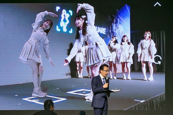 uAR SQUAREṽRecB3DzOꂽAKB48o[ƃ|[YƂĎBeł