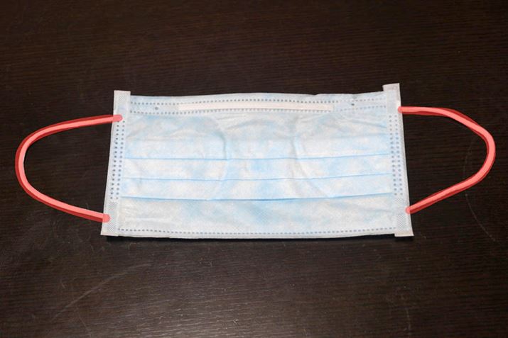 ʂ̃}XN͂ȊōEɃqtĂ܂