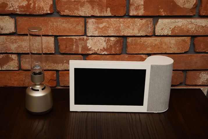 v̂悤ɂ₳Xs[J[ɉʕtfI܂܂hBluetoothXs[J[