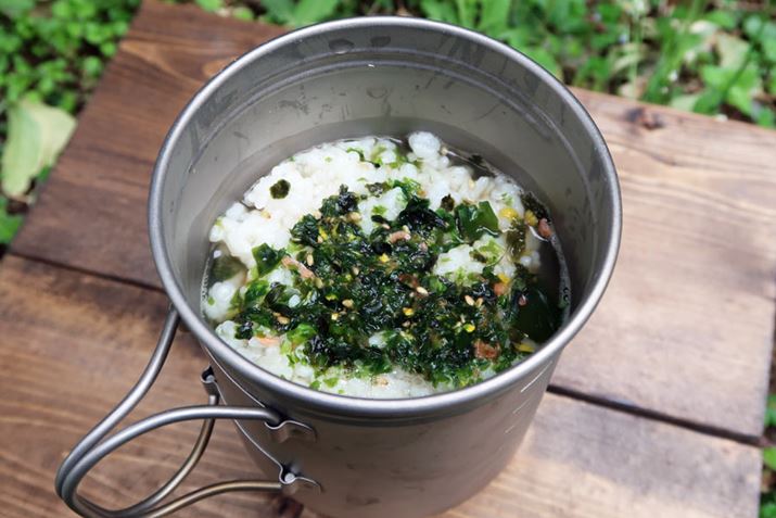 ė̕\ʂϕOɉ΂~߁A`CG