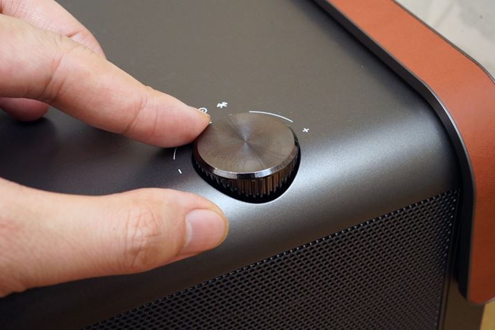 ^{[_CځBȂ݂ɁAuX10-4KvBluetoothXs[J[ƂĂpł