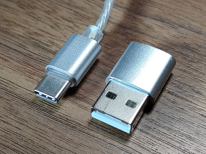 tUSB Type-AϊA_v^[ňʓIȃp\RȂǂɂڑł