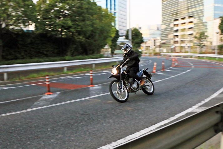 슴͌yŁAR[i[łԑ̂|݂₷