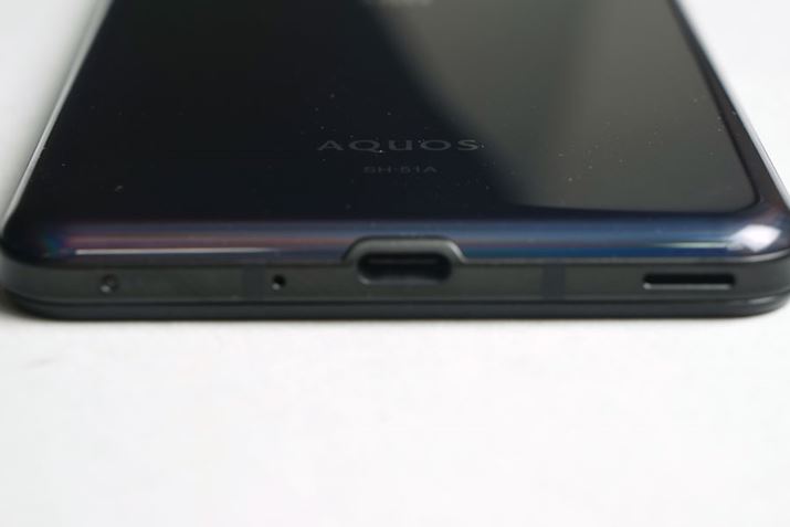 ʂɔUSB Type-C|[ǵAUSB 3.1̃f[^]USB PD 3.0̋}[dɑΉĂ