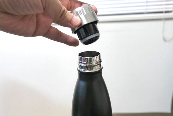 �y�b�g�{�g���̂悤�ɁA�˂����ăt�^���J����^�C�v�Ȃ�ł���