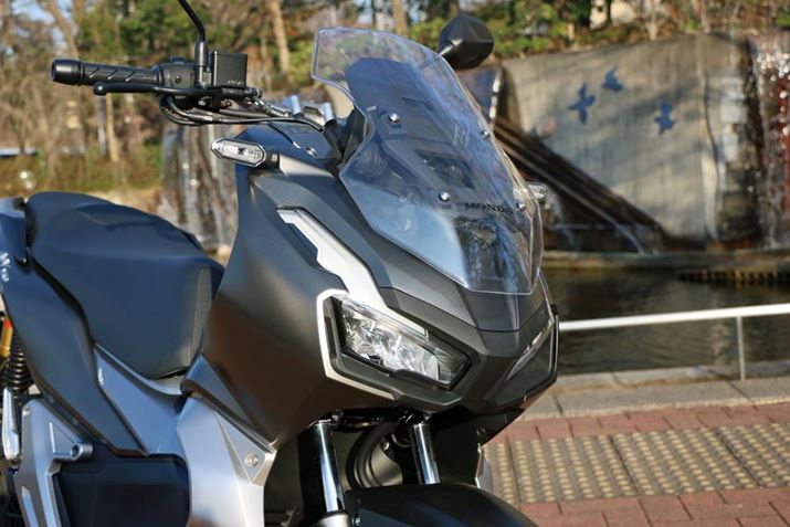 �Z�M���́uX-ADV�v�Ɠ������͋C�Ɏd�グ��ꂽ�t�����g�t�F�C�X