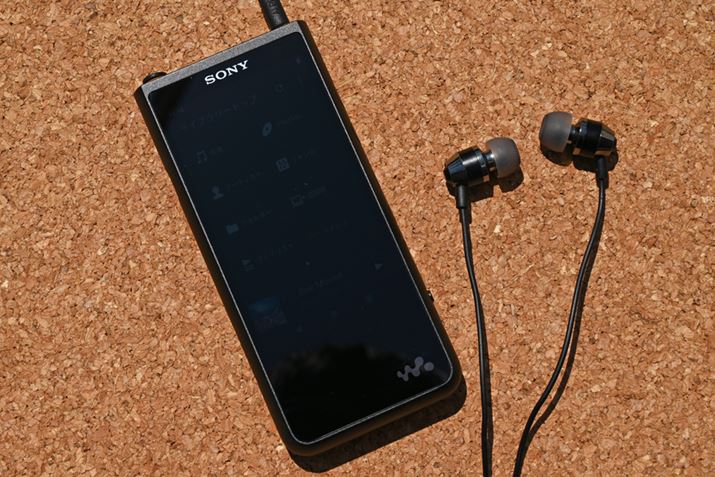 \j[̃EH[N}uNW-ZX507vƑgݍ킹Ďs